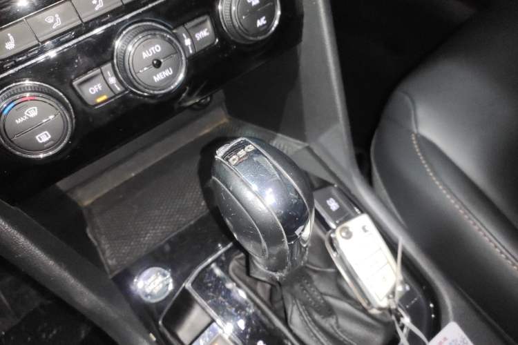 Used Volkswagen Tharu 2019 280TSI Two-Wheel Drive Luxury Version China VI Standard