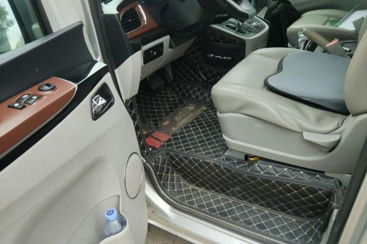 Used JAC Group Refine M5 2019 2.0T Gasoline Dual-Clutch Business Edition Driver Seat