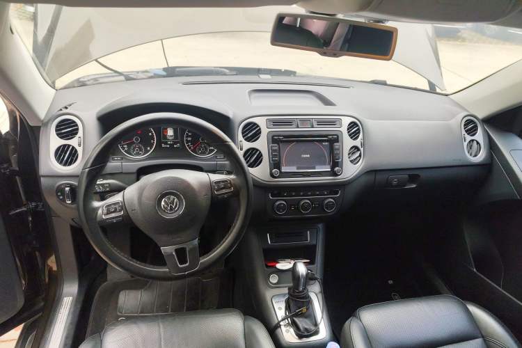 Used Volkswagen Tiguan 2015 1.8TSI Automatic All-Wheel-Drive Luxury Model Center Console