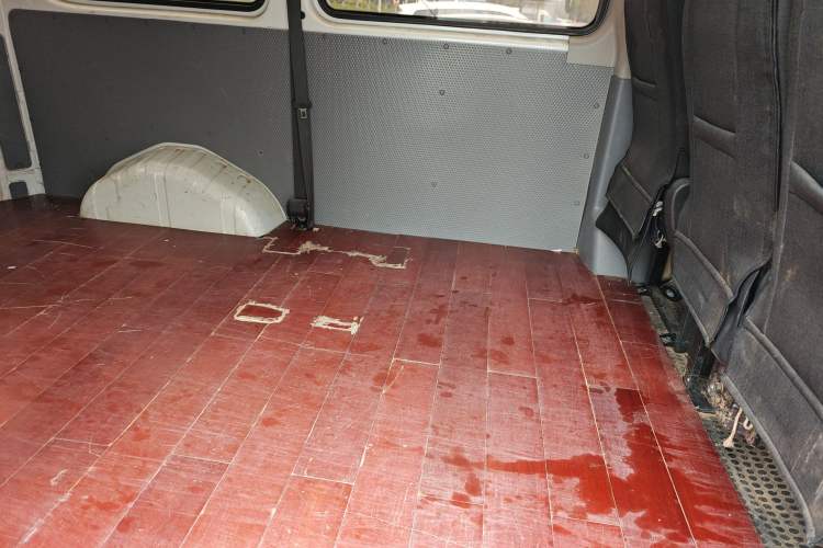 Used SAIC MAXUS Xintu V80 2019 2.5T Classic Edition 6-Speed Manual – Aoyuntong Modified Version Short Wheelbase Mid-Height Roof 5/6 Seats
