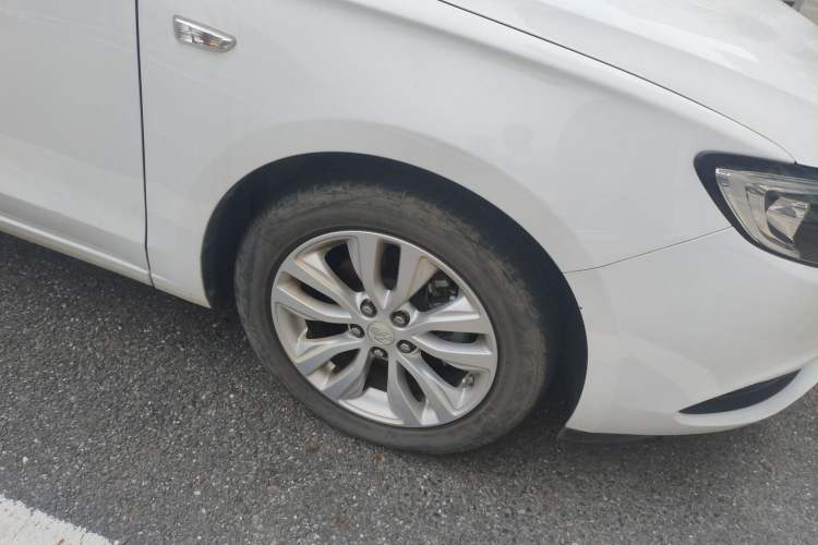 Used Buick GT 2021 Revised Version Flagship 1.5L Automatic Elite Edition Right Front Wheel Hub