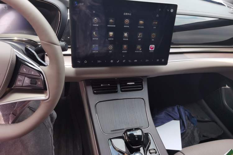 Used BYD Han 2025 EV Intelligent Driving Edition 701KM LiDAR Flagship Model Audio And AC Panel