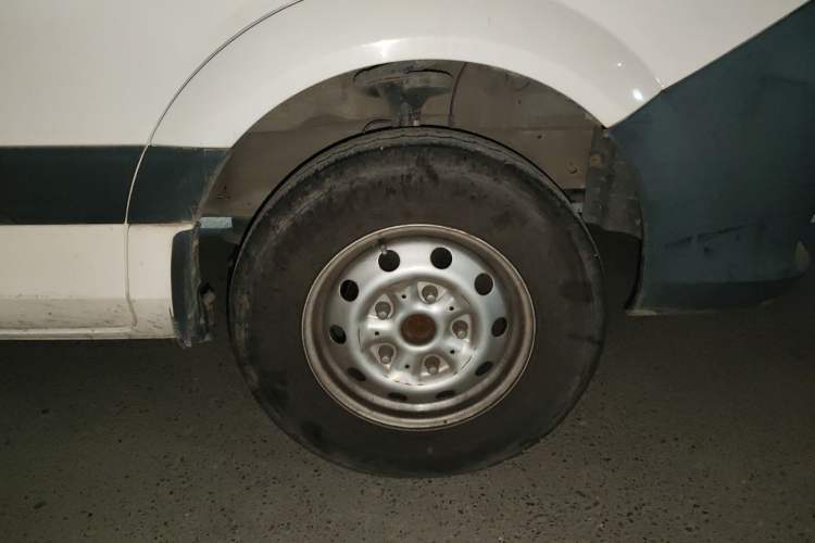 Used Foton Toano 2023 2.0T Manual Urban Version Short Wheelbase Low Roof with Single Rear Tire Available in 5/6/9-Seater Configurations