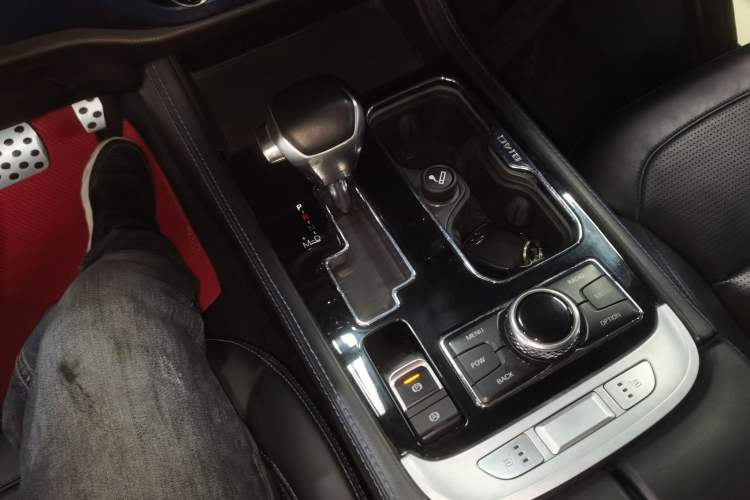 Used BAIC Off-Road BJ40 2019 2.3T Automatic Four-Wheel Drive Urban Hunter Edition Premium Model China VI Emission Standard Gear Lever