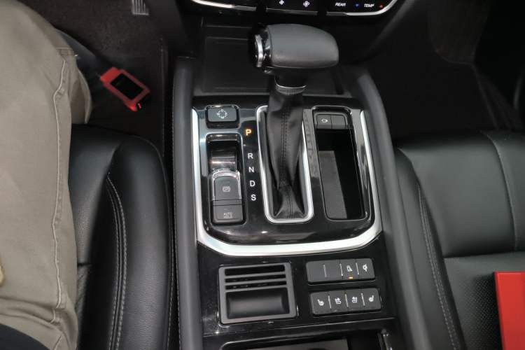 Used GAC Trumpchi GS8 2017 320T Two-Wheel Drive Luxury Smart Connectivity Version (7 Seats) Gear Lever