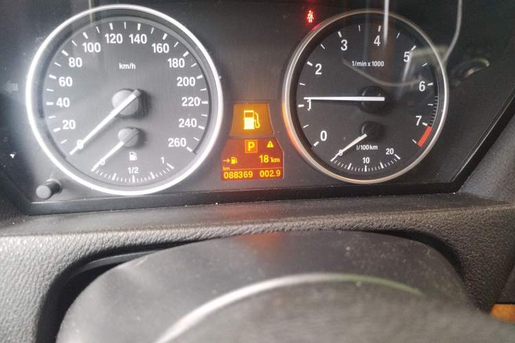 Used BMW X5 2013 xDrive35i Leading Model Odometer Close Up