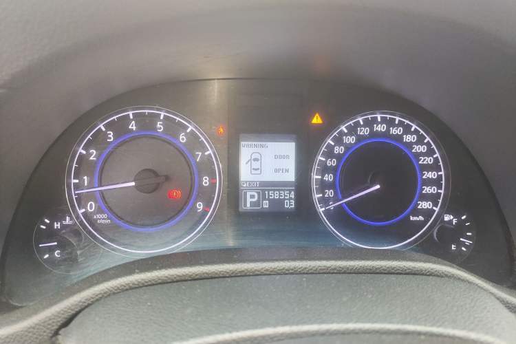 Used Infiniti G Series 2013 G25 Sedan Sport Edition Odometer Close Up