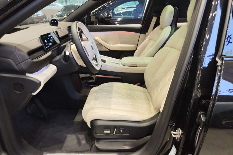 Used Nio ES6 2025 75 kWh Left Front Seat