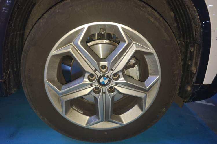 Used BMW X1 2023 sDrive20Li X Design Package Right Front Wheel Hub