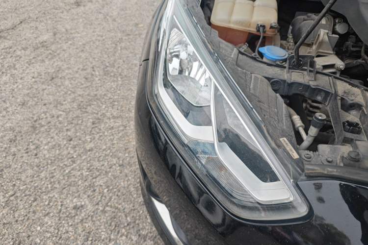 Used Ford Escort 2015 1.5L Manual Fashion Edition Right Front Headlight