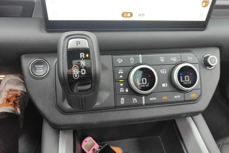 Used Land Rover Defender 2025 110 3.0T P400 X Gear Lever