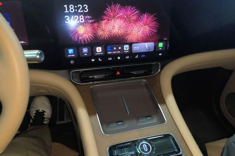 Used Hima AITO M9 2025 Extended-Range Ultra Version 52 kWh 6-Seater Audio And AC Panel