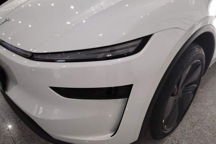 Used Tesla Model Y 2025 Rear-Wheel-Drive Version