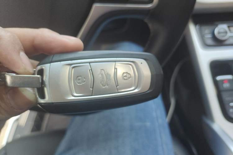 Used Geely Auto Emgrand X7 Sport 2020 1.8TD DCT Two-Wheel Drive Smart Connect 4G-Enabled Version
