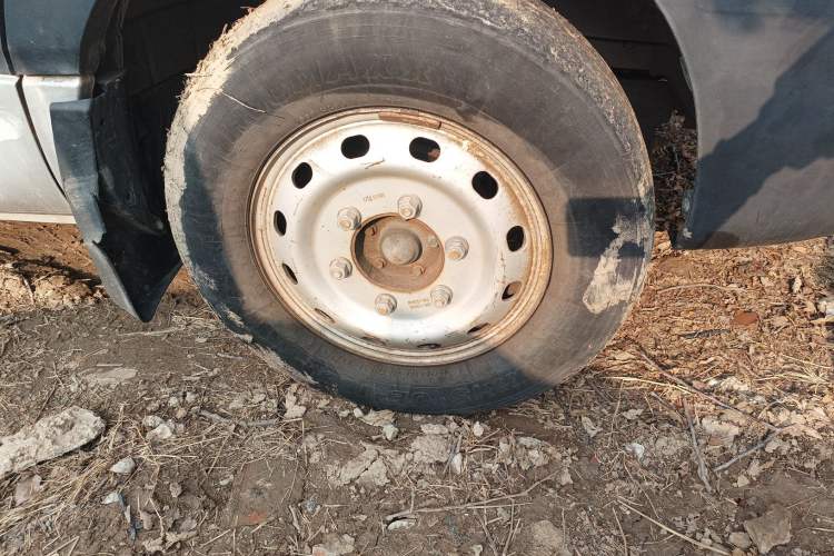 Used JAC Group Sunray 2017 2.0T Short-Wheelbase Mid-Roof Xingkuaiyun Multi-Purpose Commercial Vehicle