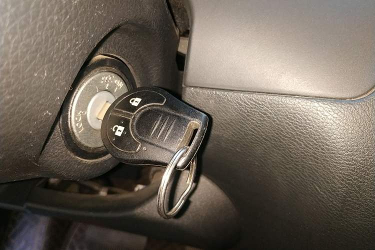 Used Nissan Navara 2017 2.5L Automatic 2WD Luxury Edition QR25
