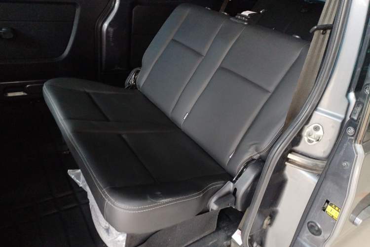 Used Jinbei Gold Hiace 2021 1.5L Passenger Van Travel Lion 7-Seater
