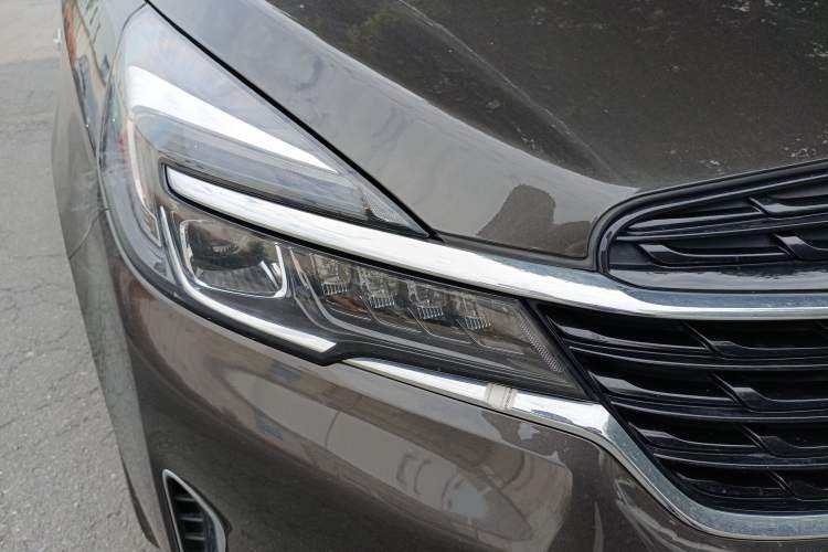 Used Buick GL8 2022 Land Cruiser Executive Class 652T Comfort Model Right Front Headlight