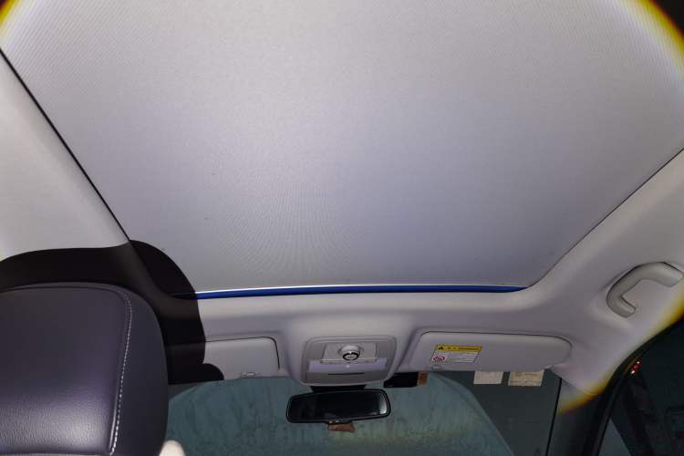 Used Roewe RX5 2016 30T Two-Wheel Drive Automatic Internet Smart Edition
