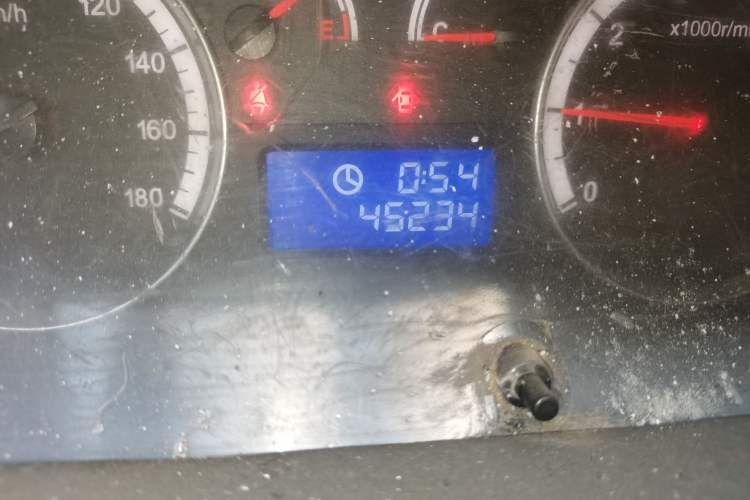 Used Foton Scenic G7 2017 2.0L Long-Wheelbase Commercial Van High Roof 2 Seats 4Q20M