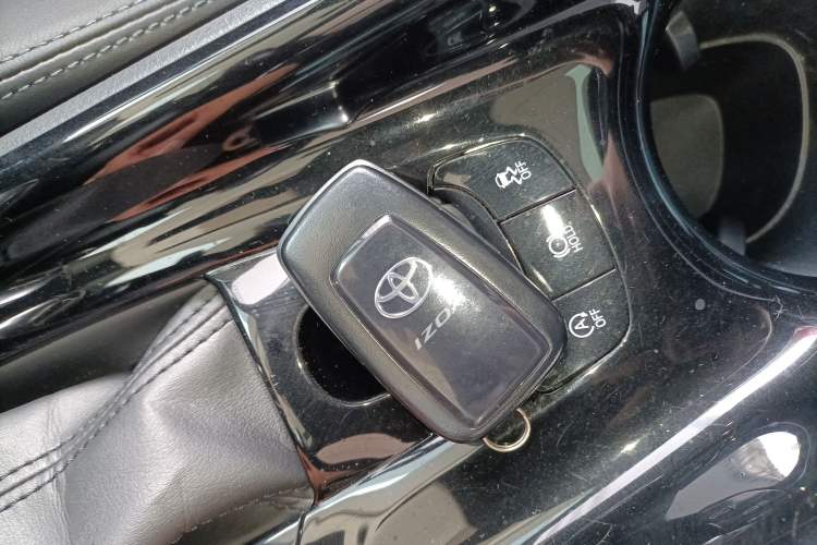 Used Toyota IZOA 2020 2.0L Yichi Version