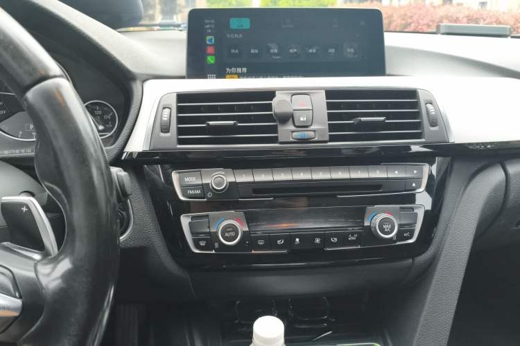 Used BMW 3 Series 2016 320i M Sport Audio And AC Panel