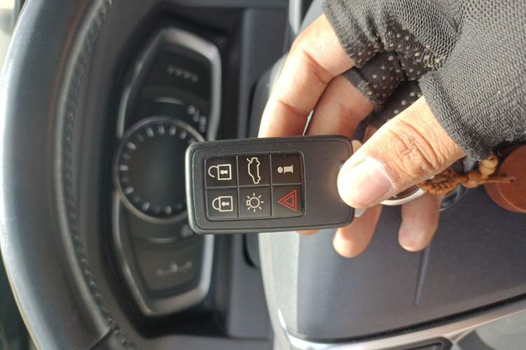 Used Volvo XC60 2017 T5 AWD Smart Upgrade Edition Vehicle Key