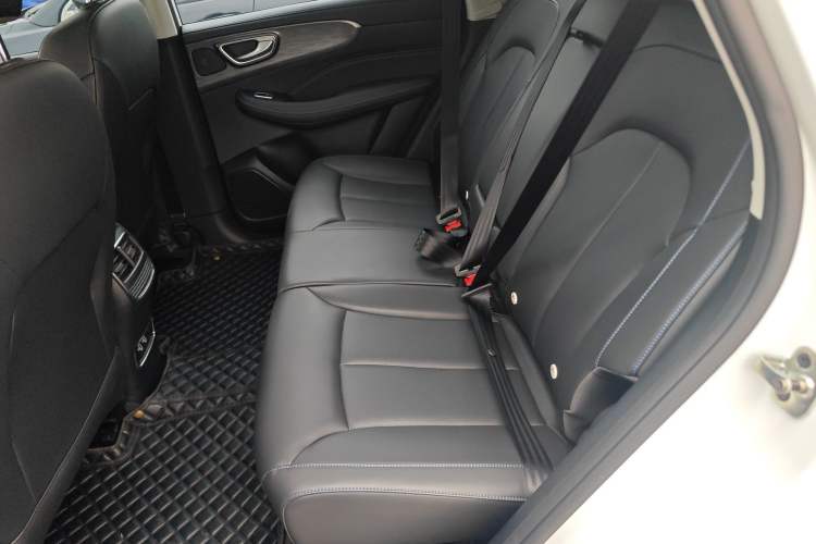 Used Roewe RX5 2025 PLUS 330TGI Automatic Trendsetting Smart Edition
