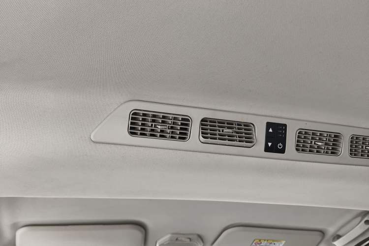 Used Cowin V3 2016 1.5L Manual SmartConnect II Navigation Version Headliner