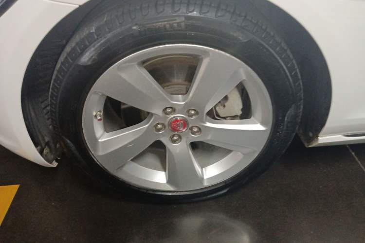 Used Jaguar XFL 2018 XFL 2.0T 200PS Elite Edition Left Front Wheel Hub