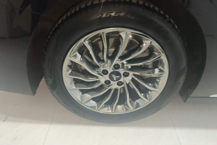 Used VOYAH Dream 2024 PHEV Ultra-Long Range Flagship Edition Right Rear Wheel Hub