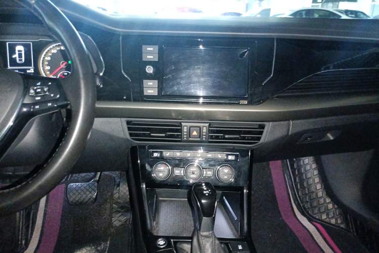 Used Volkswagen Passat 2019 330TSI Elite Edition China VI Audio And AC Panel