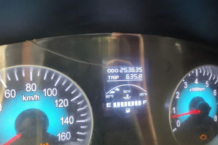 Used Jinbei New Hiace X30L CNG 2023 100L CNG Wealth Edition Bus 6/7-Seater Central Air-Conditioned Model SWCC15M Odometer Close Up