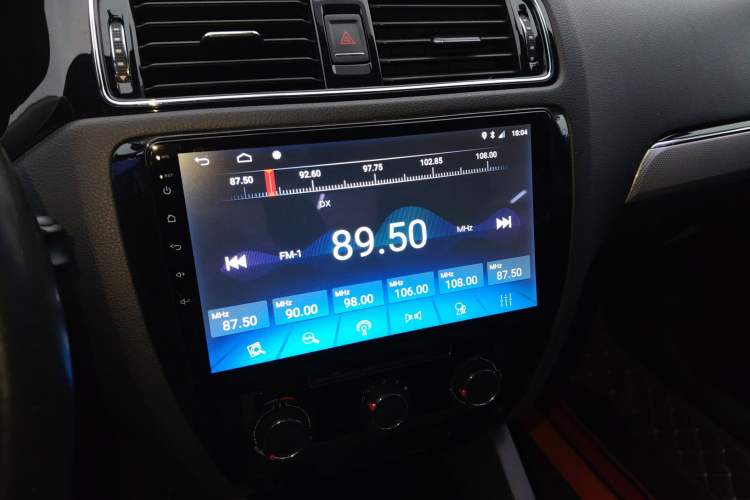 Used Volkswagen Sagitar 2015 1.6L Manual Comfort Model Audio And AC Panel