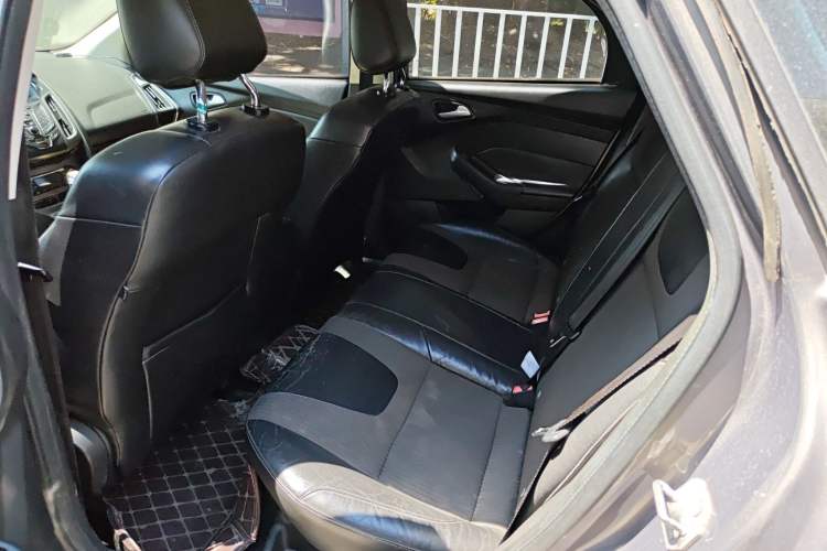 Used Ford Focus 2012 Sedan 1.6L Automatic Fashion Edition