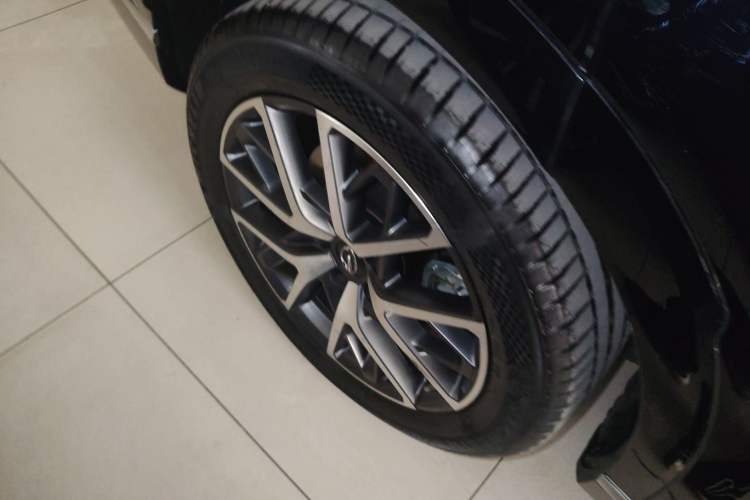 Used GAC Trumpchi GS8 2022 Dual-Engine Series 2.0TM Two-Wheel Drive Prestige Edition (7 Seats) Right Rear Wheel Hub