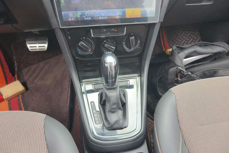 Used Volkswagen C-TREK 2017 230TSI DSG Comfort Version
