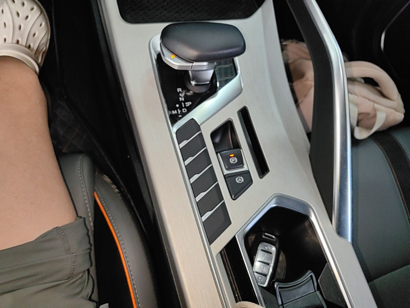 Geely Auto Coolray 2024 1.5T DCT Longteng Edition — снимка 18