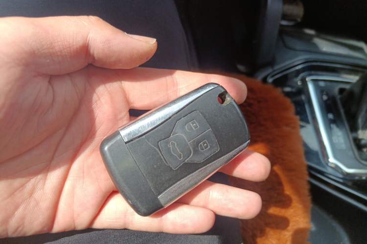 Used Geely Auto GX7 2015 Sports Edition 2.0L Automatic Luxury Upgrade Version China V Standard