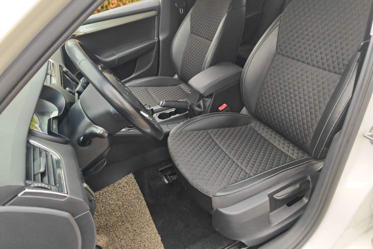 Used Skoda Octavia 2018 TSI230 DSG Luxury Edition Left Front Seat