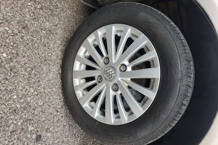 Used Buick Excelle 2015 1.5L Automatic Classic Model Right Front Wheel Hub