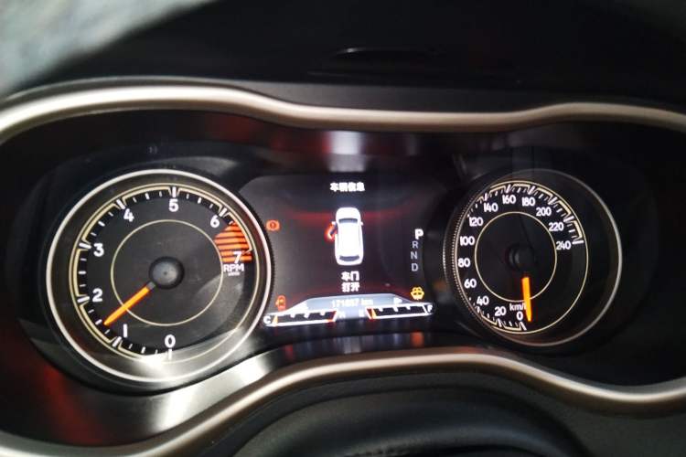 Used Jeep Cherokee 2017 2.0L Superior Edition