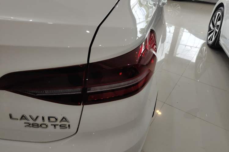 Used Volkswagen Lavida 2021 280TSI DSG Comfort Edition Exterior 1