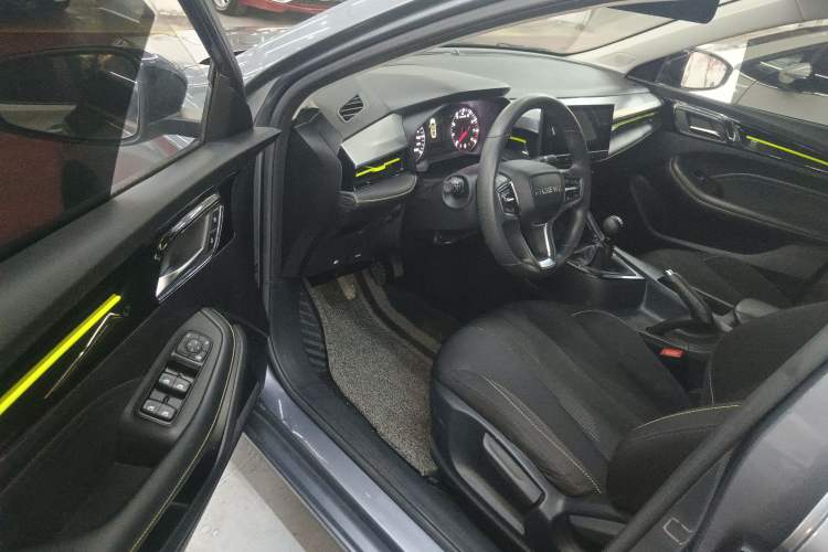 Used Roewe i5 2021 1.5L Manual Platinum Edition
