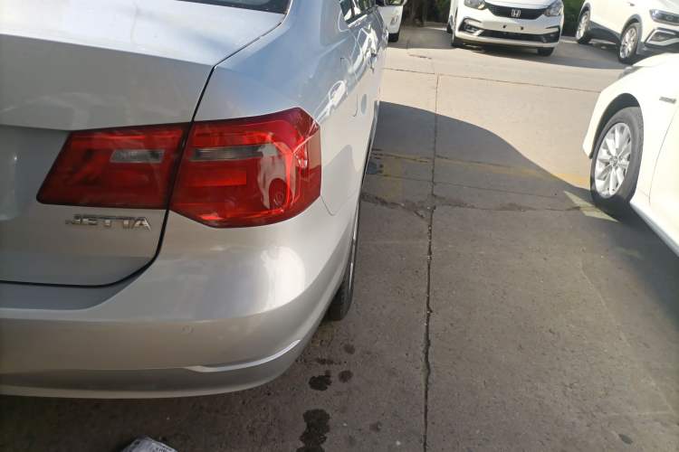 Used Volkswagen Jetta 2013 1.6L Automatic Luxury Model Right Rear Taillight