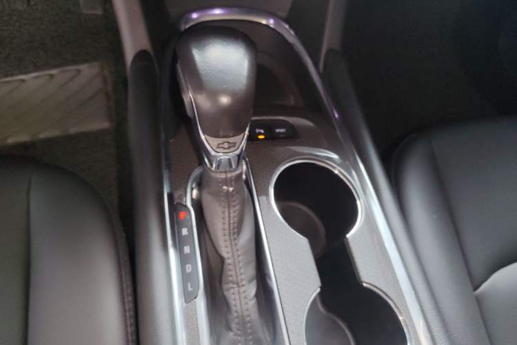 Used Chevrolet Malibu XL 2021 535T Automatic Sport Edition Gear Lever