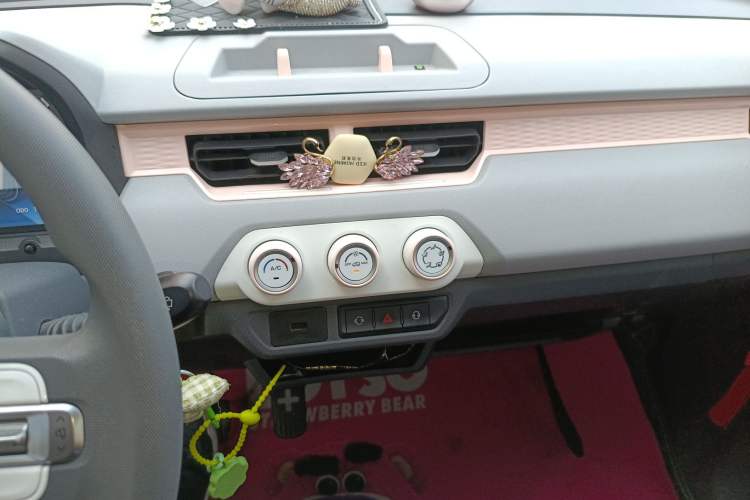 Used Chery QQ Ice Cream 2022 170km Sundae Phosphate Lithium-Ion