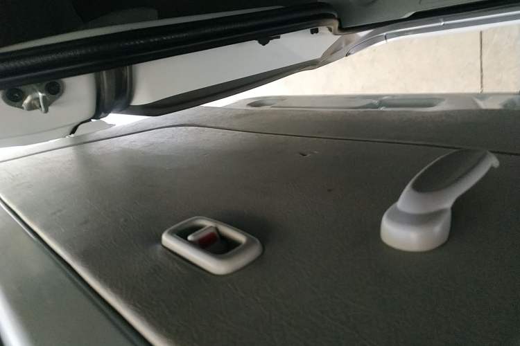 Used Jinbei New Hiace X30L CNG 2021 1.5L Natural Gas Wealth Single-Steaming Air-Conditioned Van SWCC15M