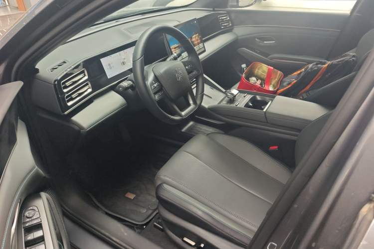 Used BYD Qin L 2025 DM-i Smart Drive 120KM Superior Model Left Front Seat