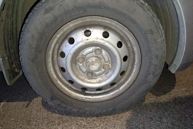 Used Wuling Rongguang V 2018 1.2L Practical Model Right Front Wheel Hub